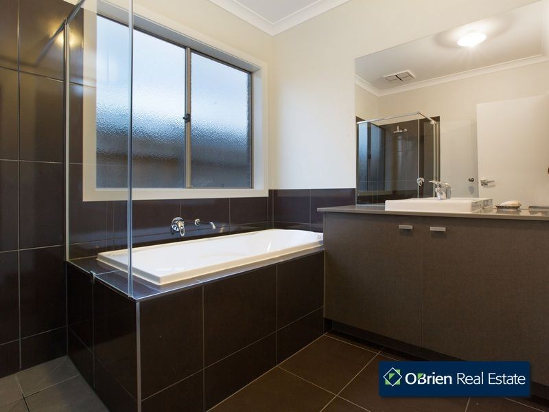 46 Banjo Circuit, Lynbrook VIC 3975