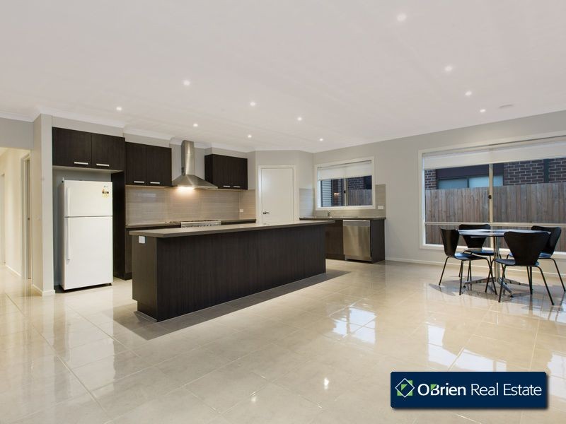 46 Banjo Circuit, Lynbrook VIC 3975