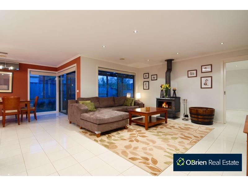 8 Ambiance Crescent, Narre Warren South VIC 3805