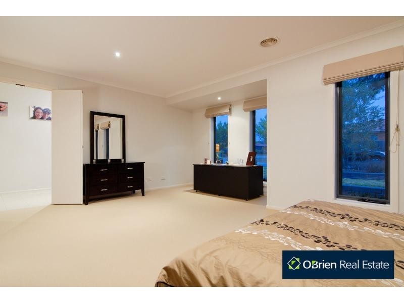 8 Ambiance Crescent, Narre Warren South VIC 3805