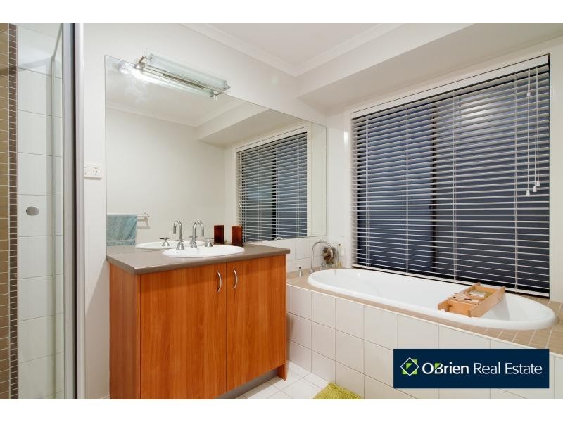 8 Ambiance Crescent, Narre Warren South VIC 3805