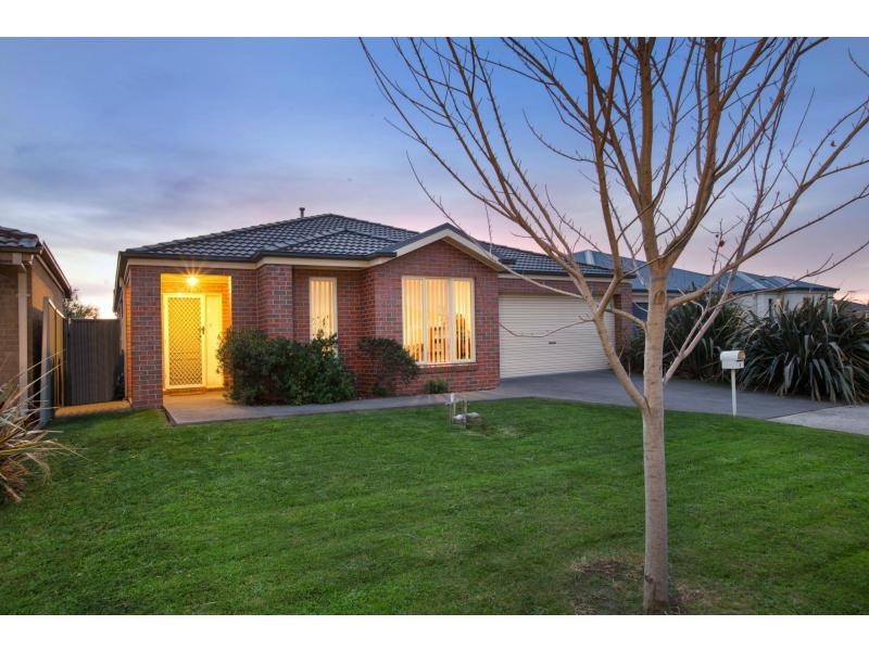 3 Reynard Place, Cranbourne East VIC 3977