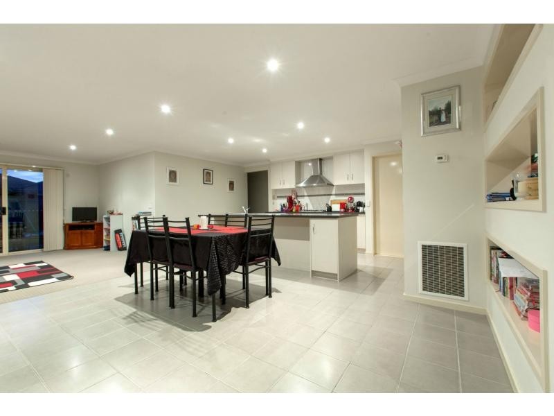 3 Reynard Place, Cranbourne East VIC 3977