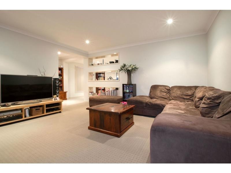 3 Reynard Place, Cranbourne East VIC 3977