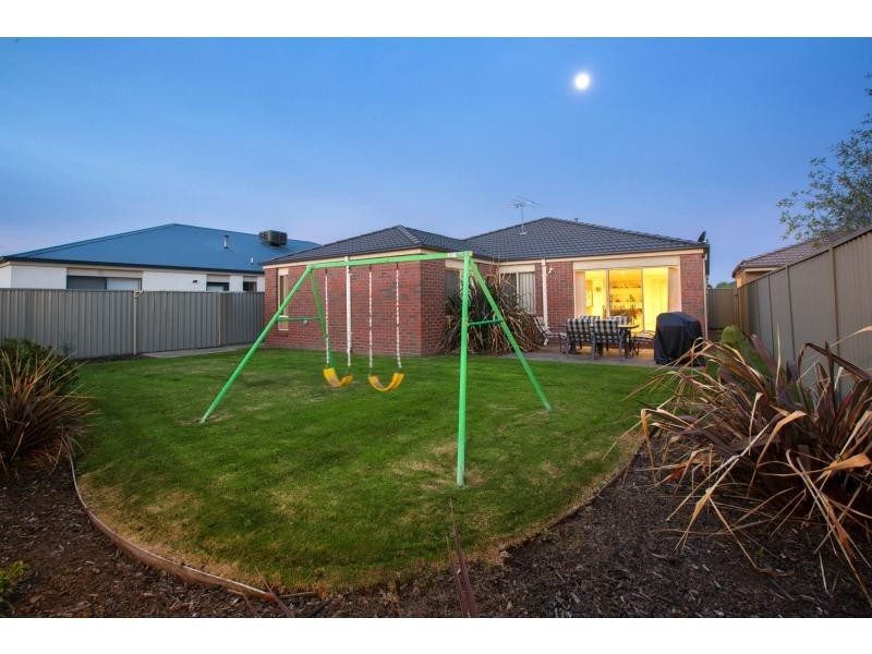 3 Reynard Place, Cranbourne East VIC 3977