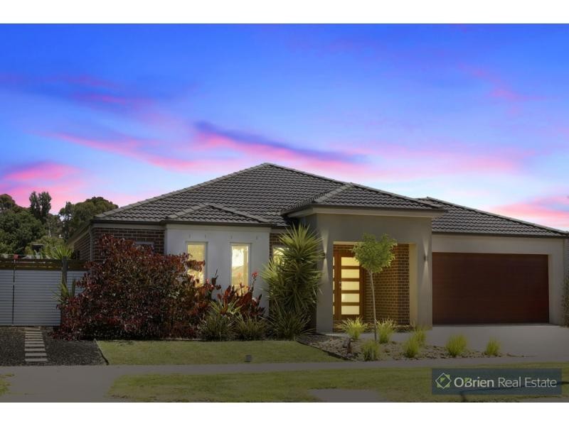 21 McCallum Drive, Cranbourne East VIC 3977