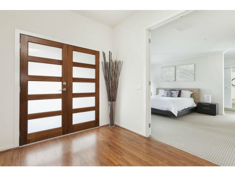 21 McCallum Drive, Cranbourne East VIC 3977