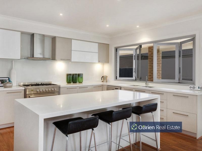 21 McCallum Drive, Cranbourne East VIC 3977