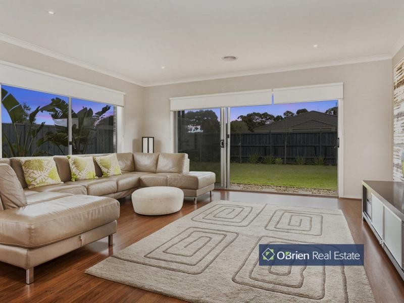 21 McCallum Drive, Cranbourne East VIC 3977