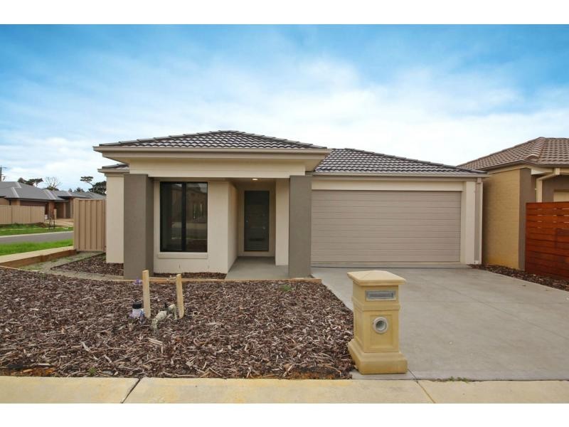 5 Hamish Avenue, Pakenham VIC 3810
