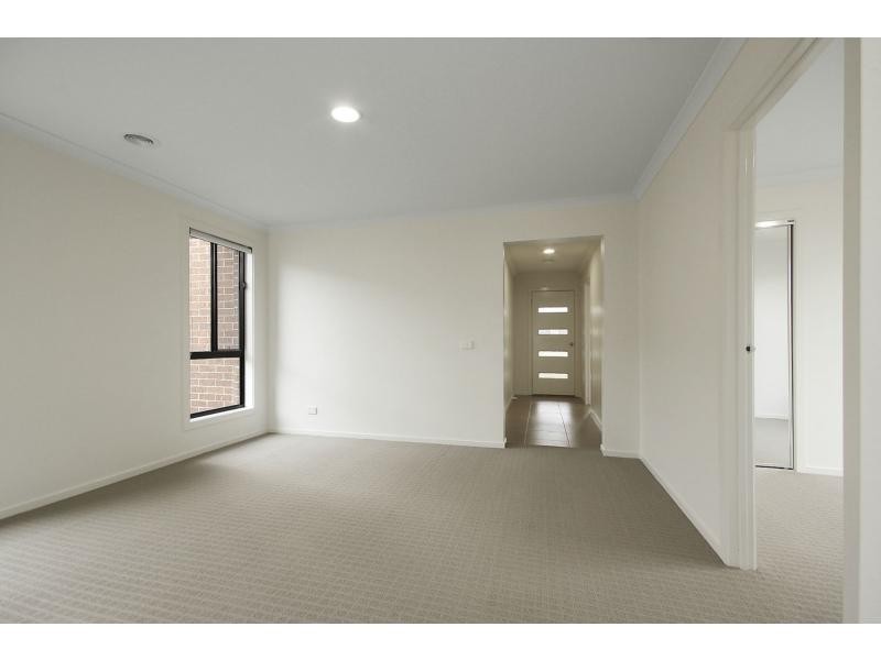 5 Hamish Avenue, Pakenham VIC 3810