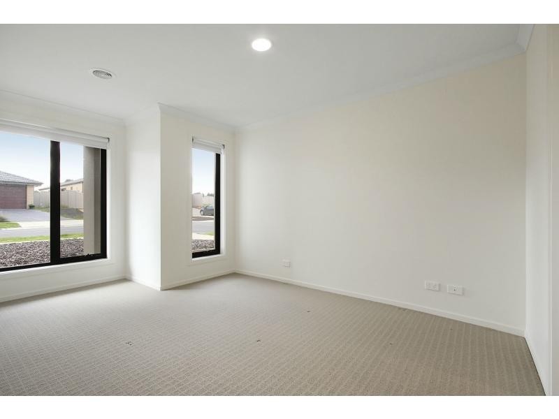 5 Hamish Avenue, Pakenham VIC 3810