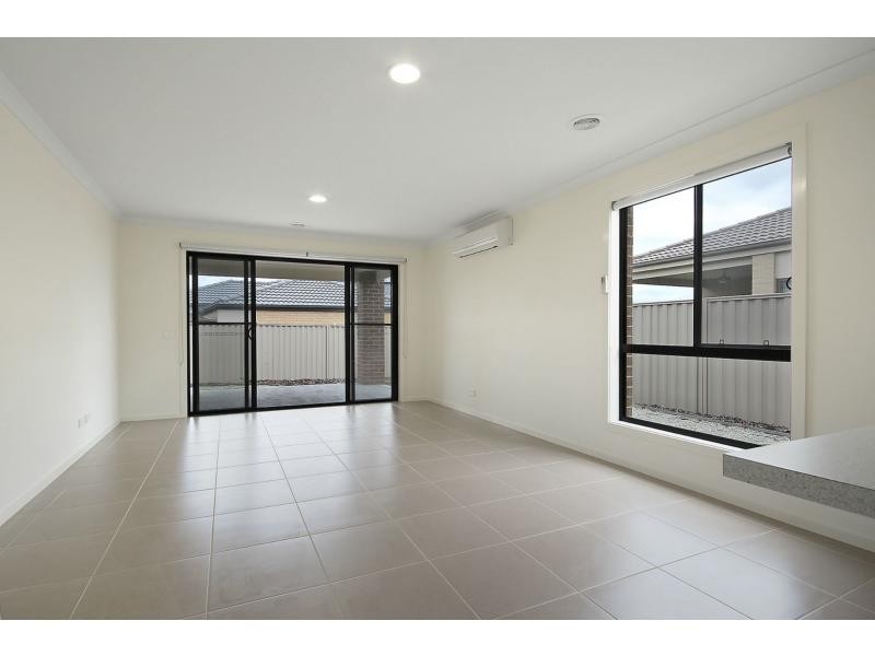 5 Hamish Avenue, Pakenham VIC 3810