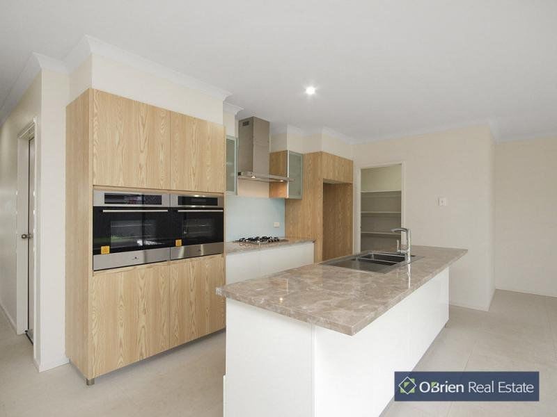 26 Pinebank Street, Cranbourne East VIC 3977