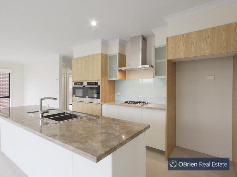 26 Pinebank Street, Cranbourne East VIC 3977