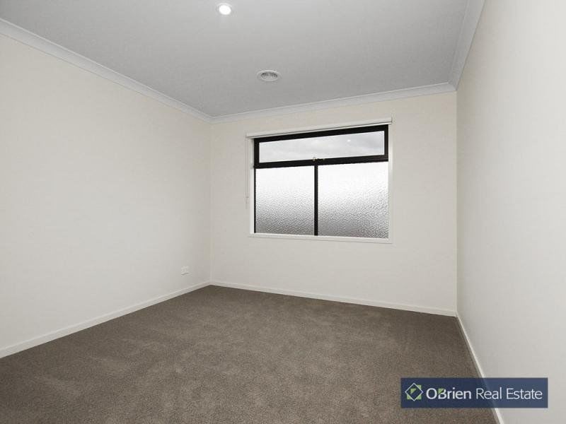 26 Pinebank Street, Cranbourne East VIC 3977