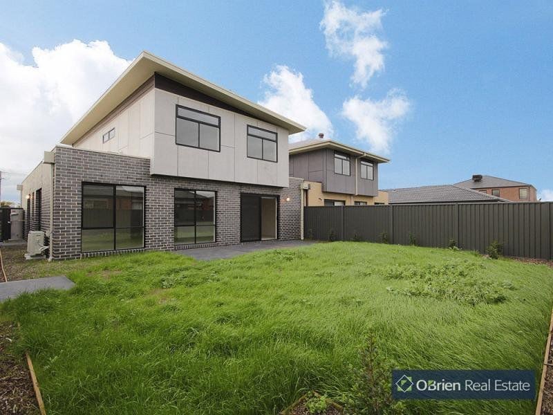 26 Pinebank Street, Cranbourne East VIC 3977