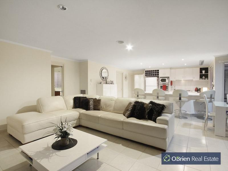 12 Flora Parkway, Carrum Downs VIC 3201