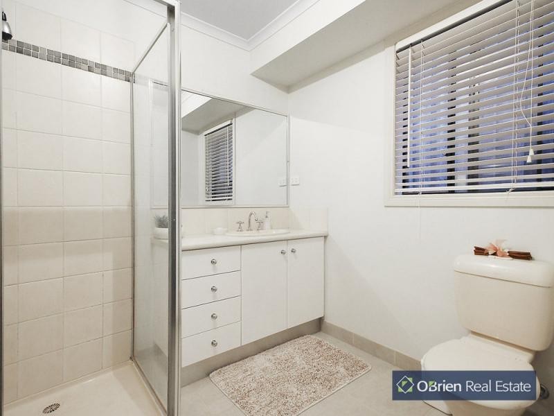 12 Flora Parkway, Carrum Downs VIC 3201