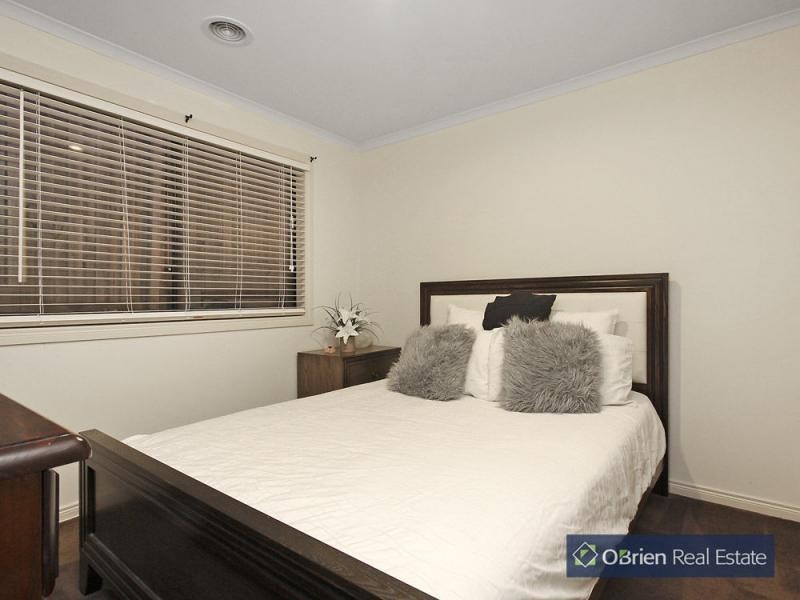 12 Flora Parkway, Carrum Downs VIC 3201