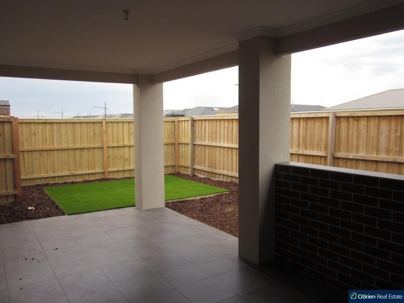 1 Fantail Lane, Pakenham VIC 3810