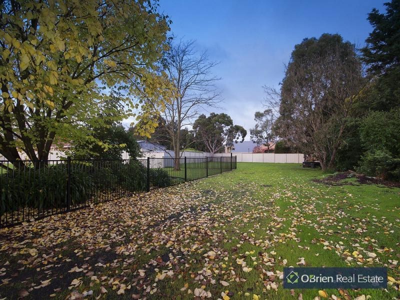 123 Fox Road, Narre Warren North VIC 3804
