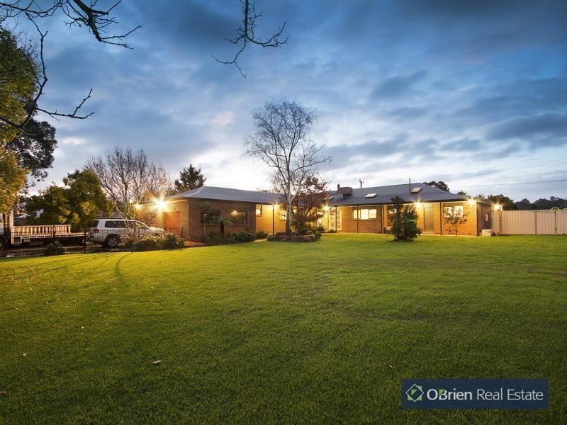 123 Fox Road, Narre Warren North VIC 3804
