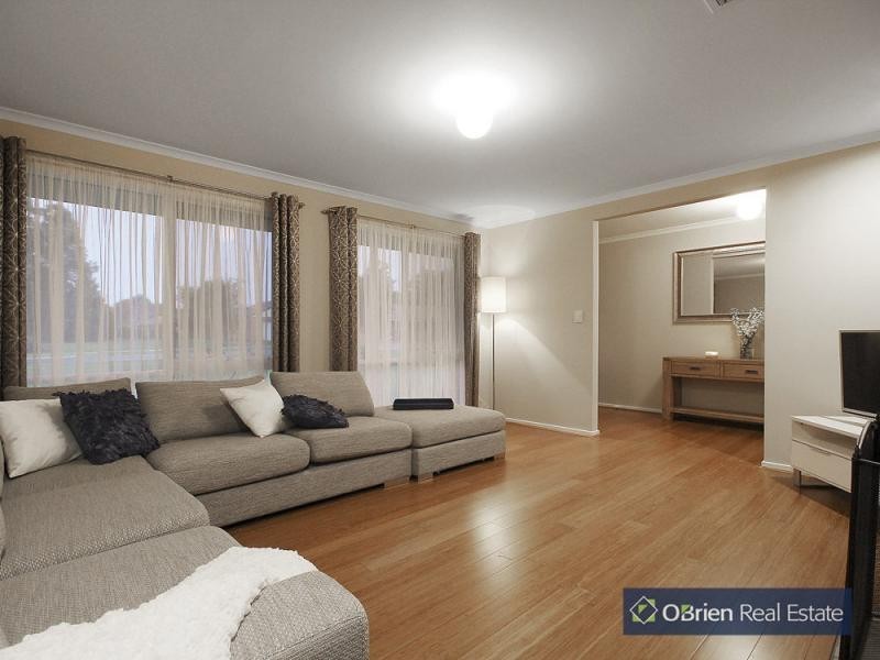 123 Fox Road, Narre Warren North VIC 3804