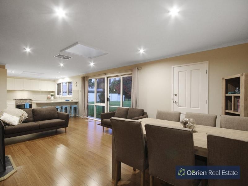 123 Fox Road, Narre Warren North VIC 3804