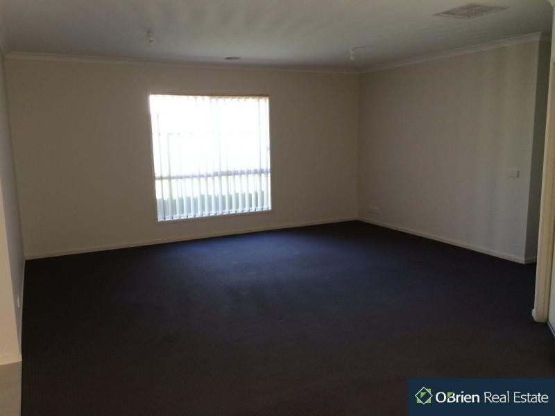 15 Cohens Way, Pakenham VIC 3810