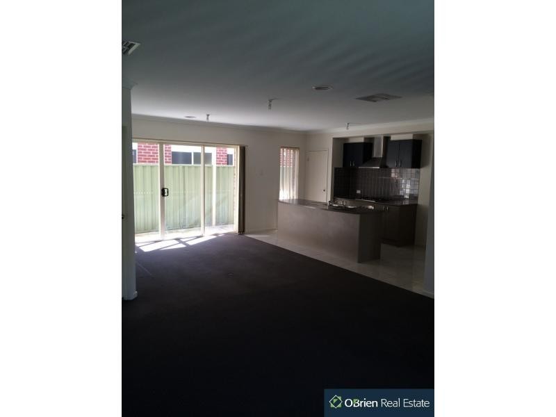 15 Cohens Way, Pakenham VIC 3810