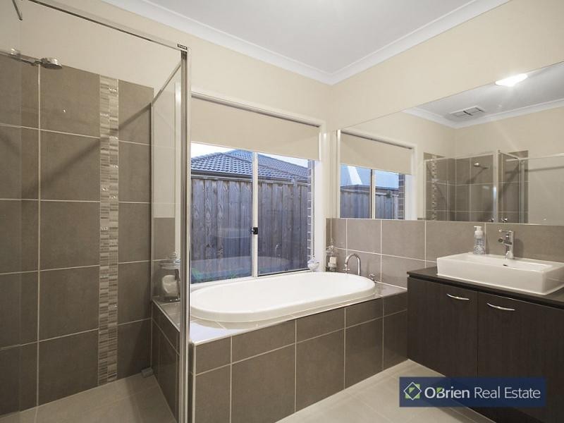 2 Elm Place, Lyndhurst VIC 3975