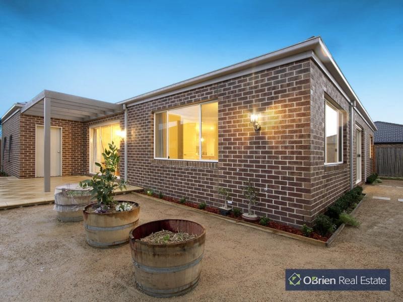 2 Elm Place, Lyndhurst VIC 3975