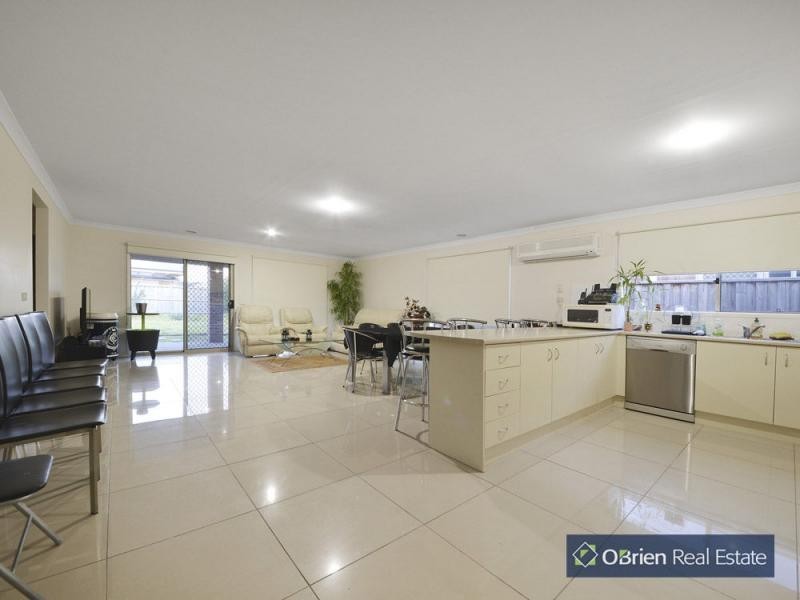112 William Thwaites Boulevard, Cranbourne North VIC 3977