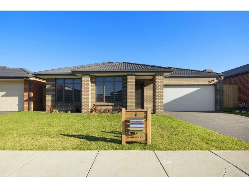 8 Alice Mary Road, Cranbourne West VIC 3977