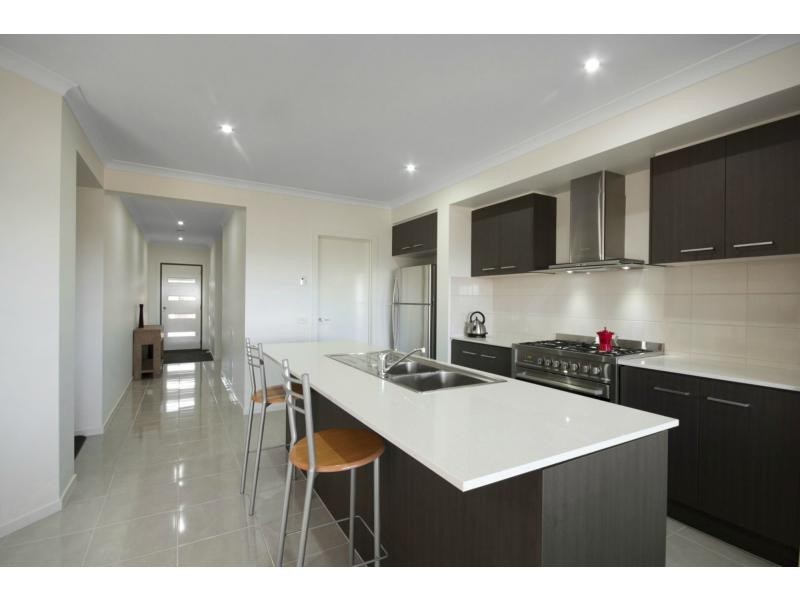 8 Alice Mary Road, Cranbourne West VIC 3977