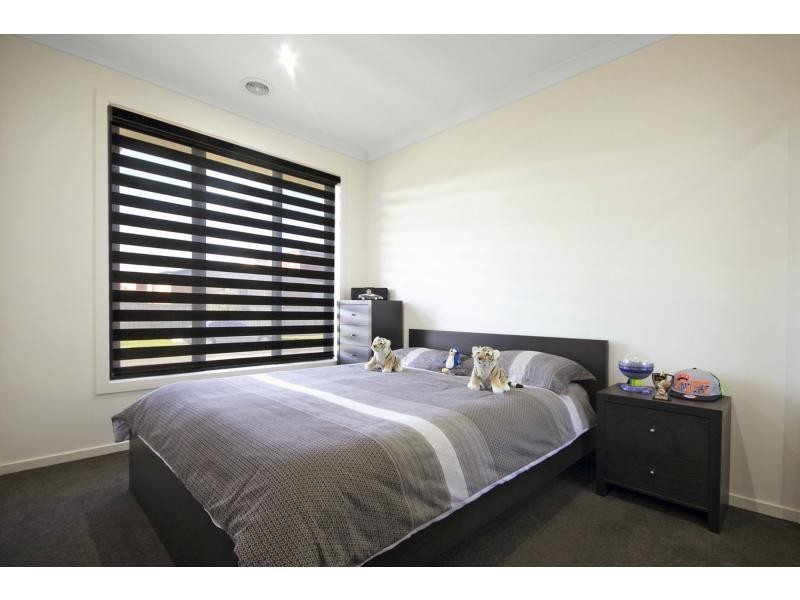 8 Alice Mary Road, Cranbourne West VIC 3977