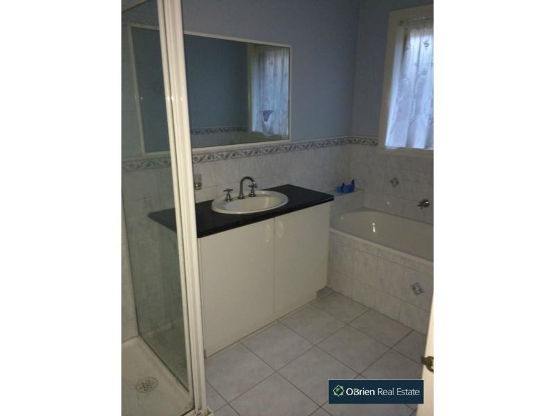 7 Stream Walk, Hallam VIC 3803