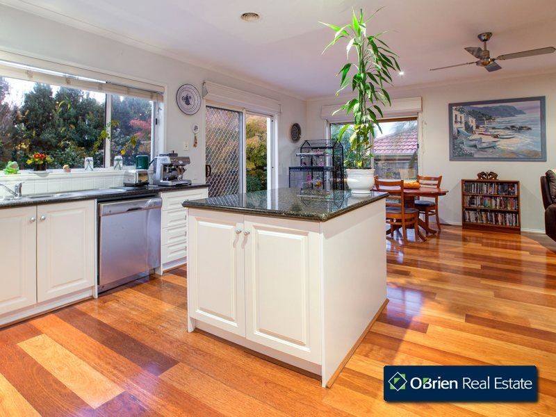 5 Mathoura Court, Berwick VIC 3806