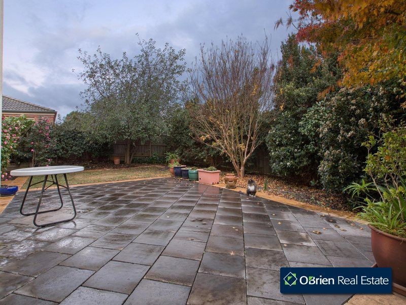 5 Mathoura Court, Berwick VIC 3806