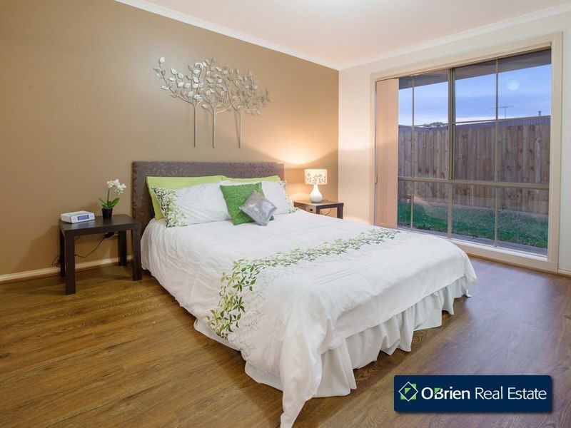 Unit 2/39 Bemersyde Drive, Berwick VIC 3806