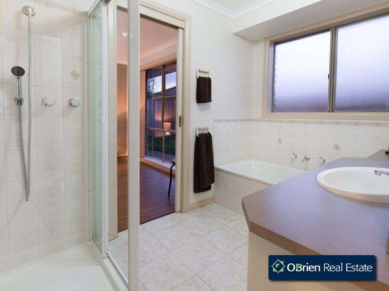 Unit 2/39 Bemersyde Drive, Berwick VIC 3806