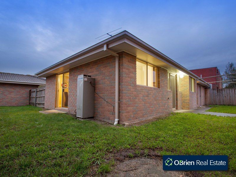 Unit 2/39 Bemersyde Drive, Berwick VIC 3806