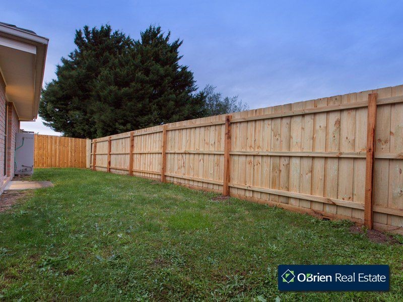 Unit 2/39 Bemersyde Drive, Berwick VIC 3806