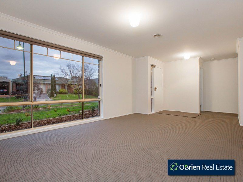 83 Kingston Avenue, Narre Warren South VIC 3805