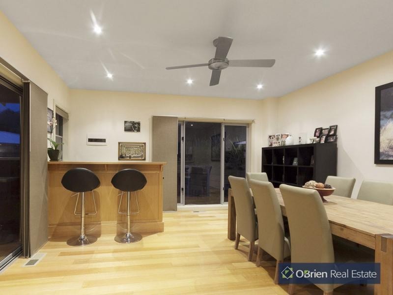 4 McLeish Terrace, Pakenham VIC 3810