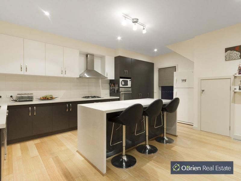 4 McLeish Terrace, Pakenham VIC 3810