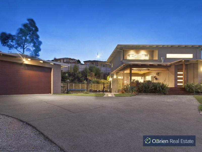 4 McLeish Terrace, Pakenham VIC 3810