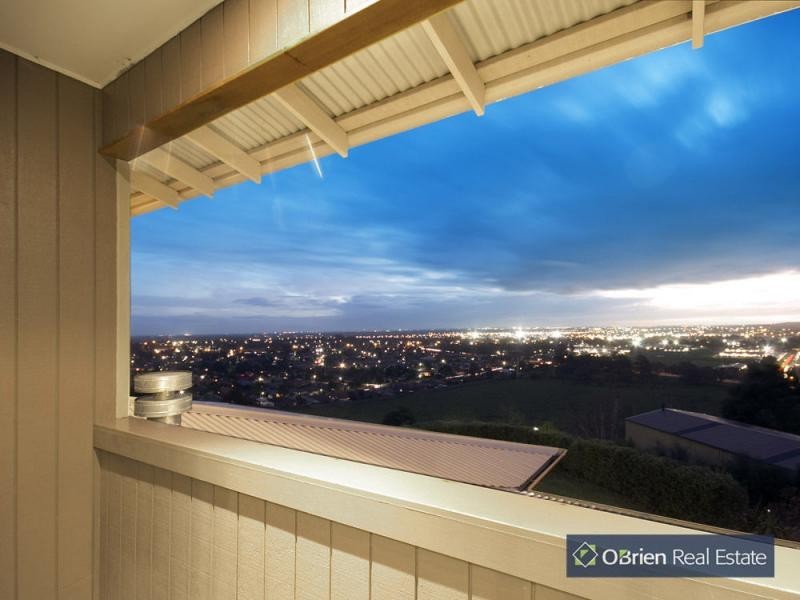4 McLeish Terrace, Pakenham VIC 3810