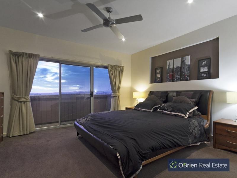 4 McLeish Terrace, Pakenham VIC 3810